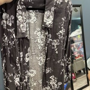 Beautiful soft button down from Torrid size 6 AKA 30